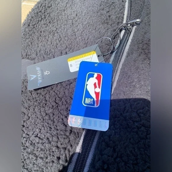 NWT LA Lakers X Antigua Lightweight Black Sherpa Zip Front Vest with Pockets - Picture 7 of 7